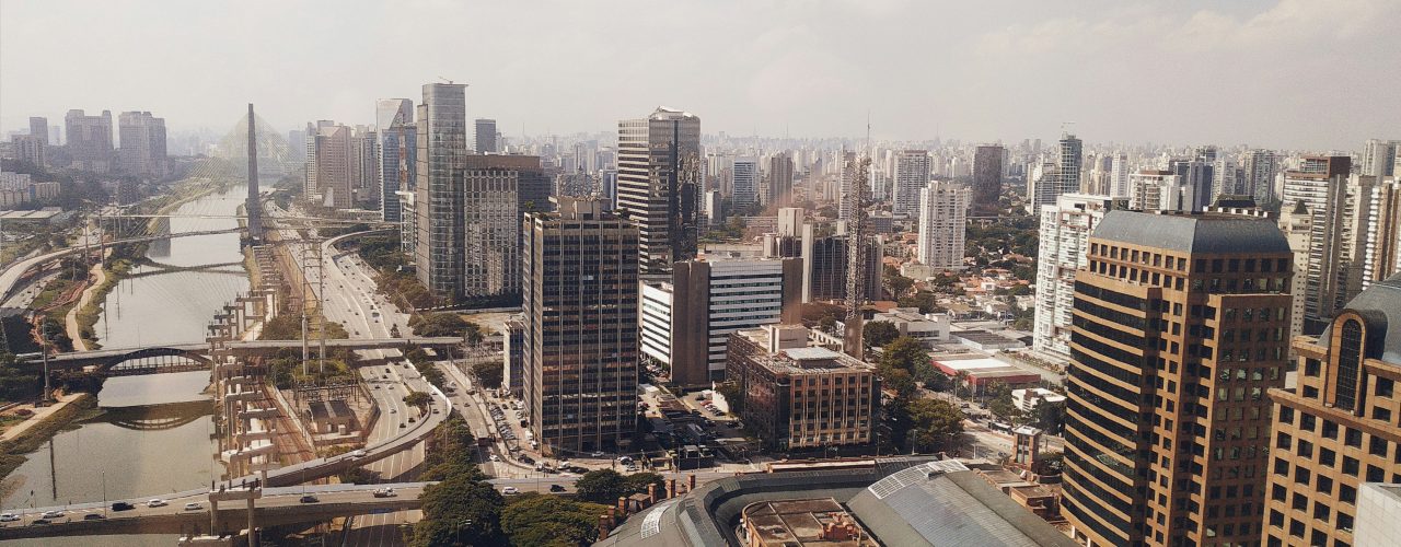 Mercado imobiliário mantém trajetória de alta: venda sobe 7,31% em 12 meses em julho